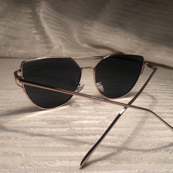 Rose Gold Mirrored Sunglasses - Picture 2 of 4